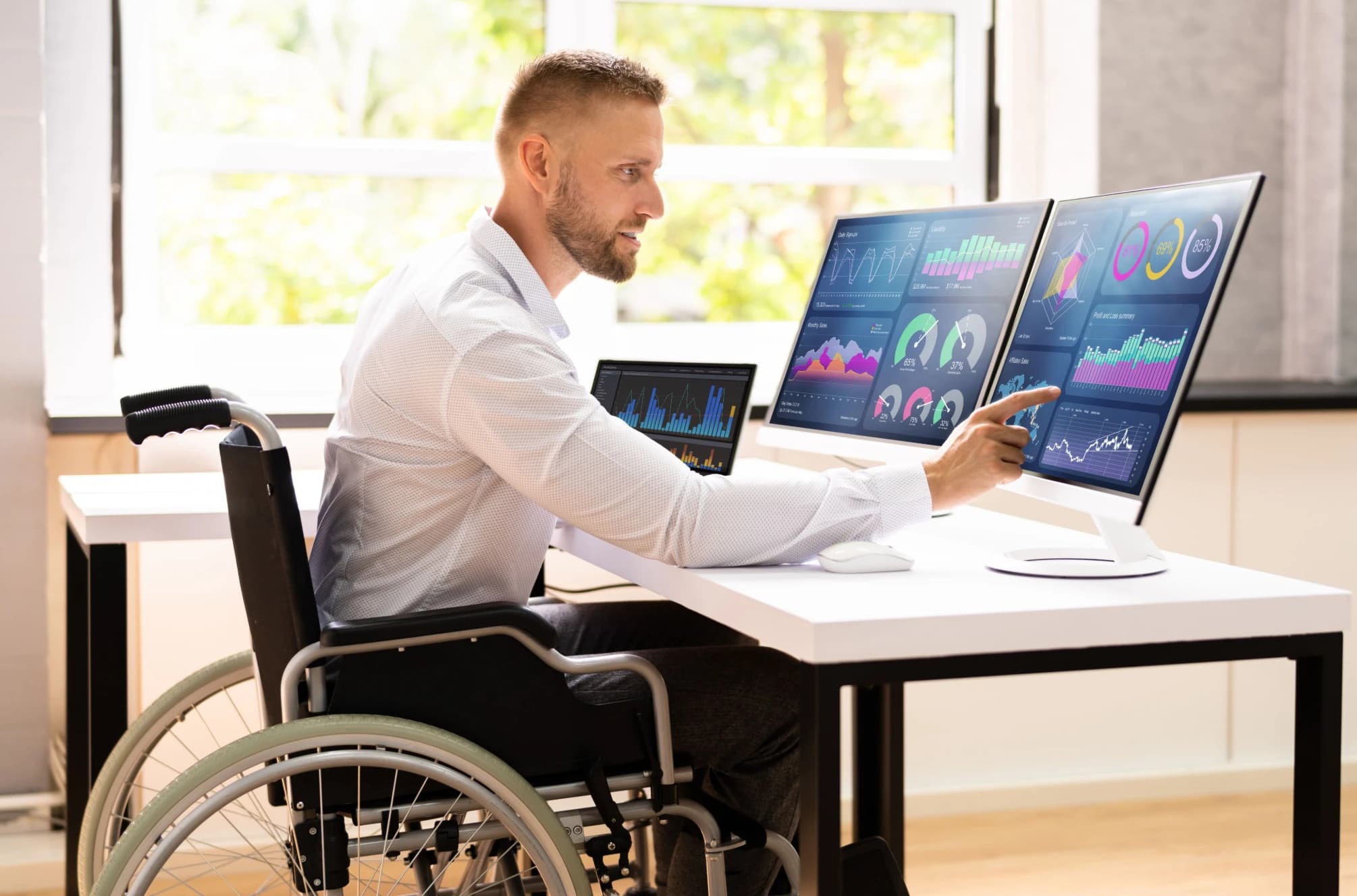 Mobility support specialist using a wheelchair in a professional service setting