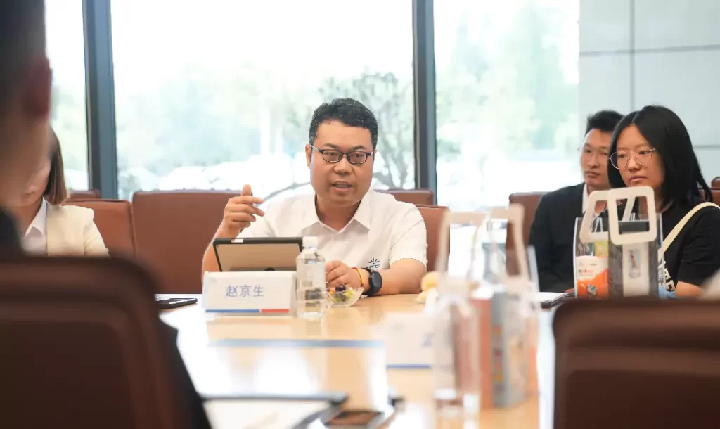 Close-Up with Executives