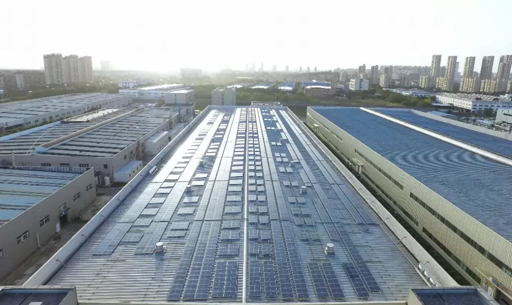 The factory uses photovoltaic power generation.